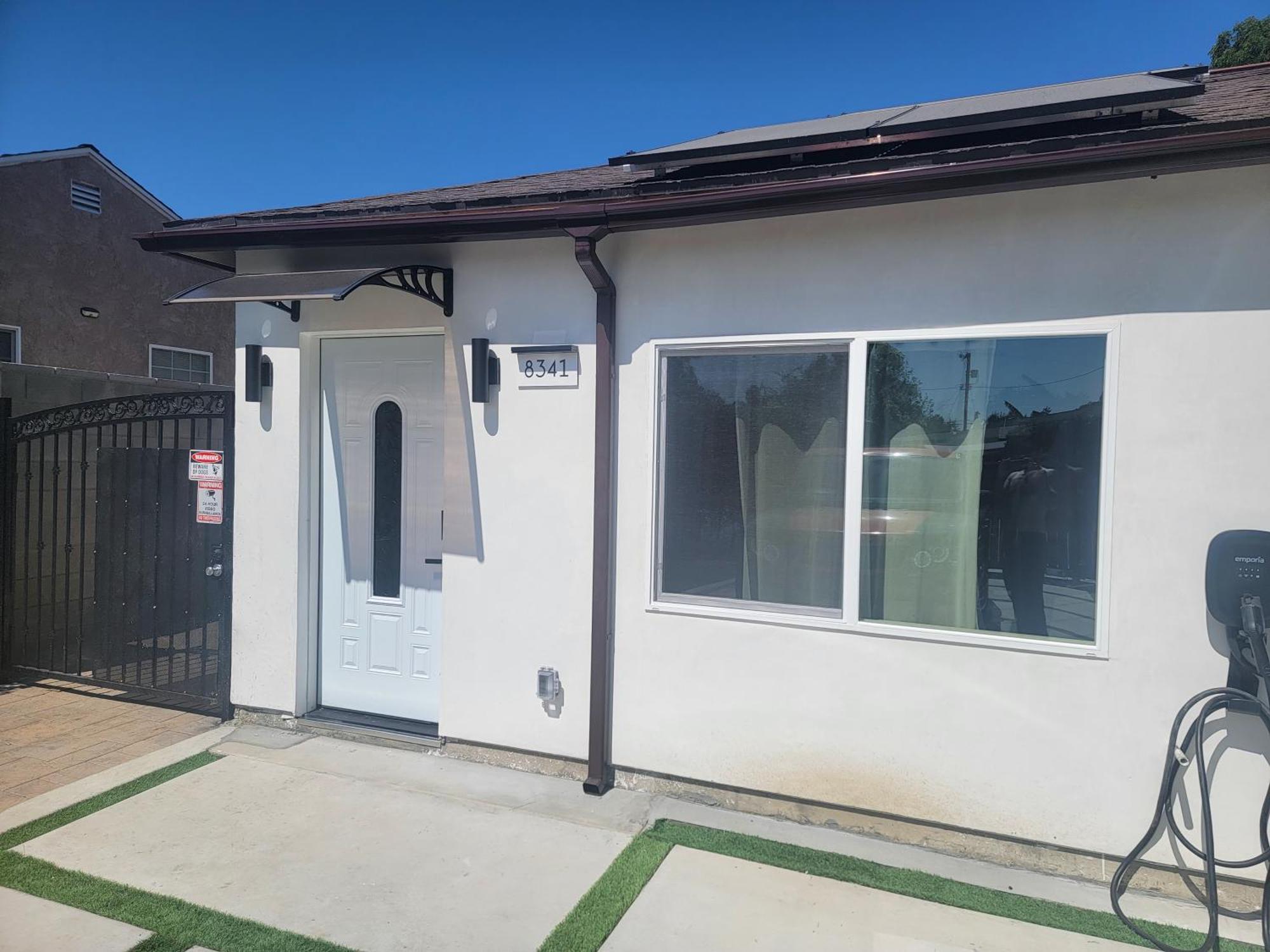 Wg House Angeles Winnetka Apartment