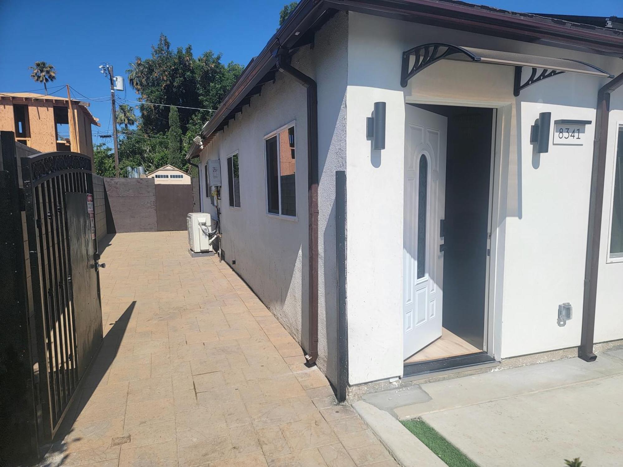 Wg House Angeles Winnetka Apartment *